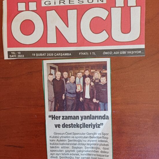 Giresun Özel Sporcular Gençlik ve Spor Kulübü yönetimi ve sporcuları, Belediye Başkanı Aytekin Şenlikoğlu’nu ziyaret ederek teşekkür plaketi takdim etti. destekçi