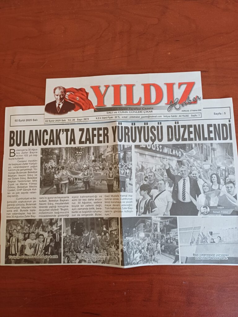 Bulancak’taki Zafer Yürüyüşü'ne katılan vatandaşlar ellerinde Türk bayraklarıyla yürüdü.